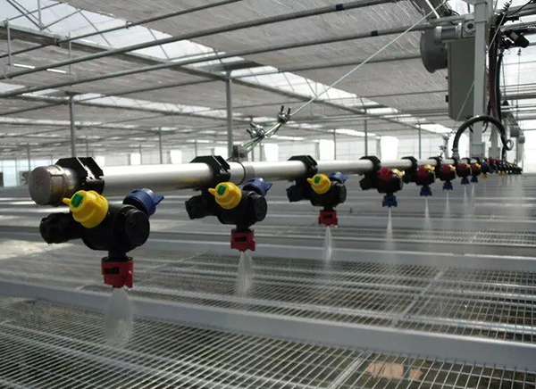 什么是溫室自動噴灌機？它在農業大棚中又可以起到什么作用？
